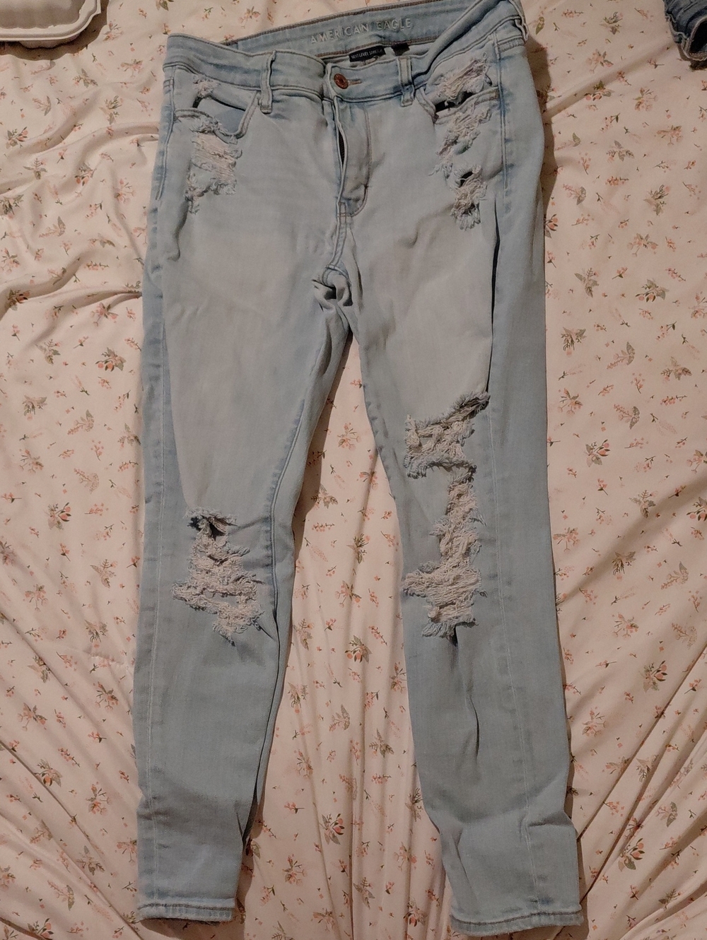 American Eagle Outfitters Light Wash Ripped Skinny Jeans 8 Short